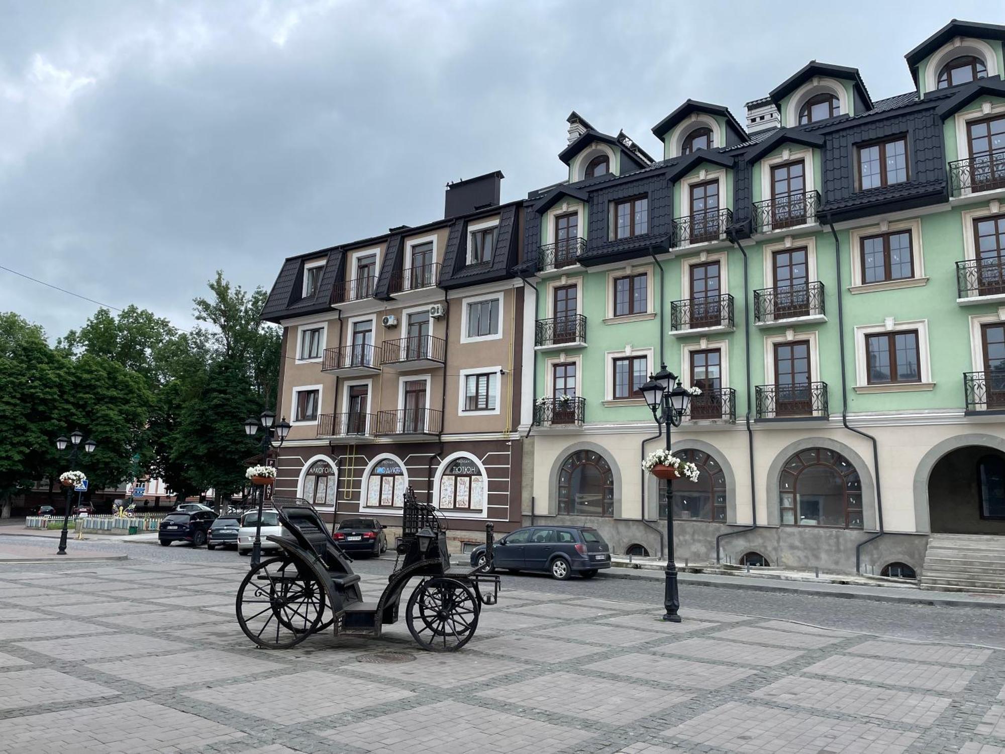 «Гори́Ще На Площі Польський Ринок» Apartment Kamianets-Podilskyi Exterior photo
